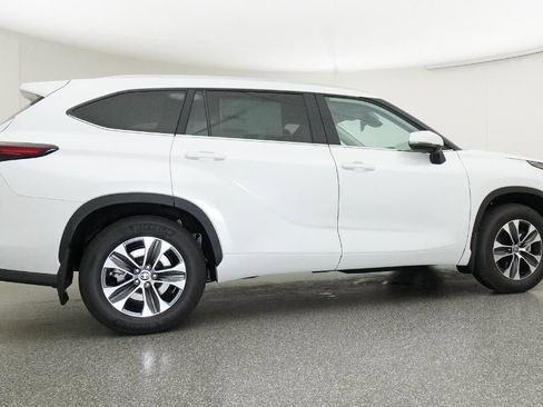 New 2026 Toyota Highlander XLE image 26