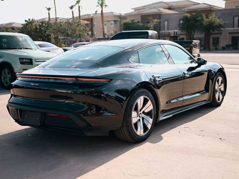 Used 2023 Porsche Taycan image 4