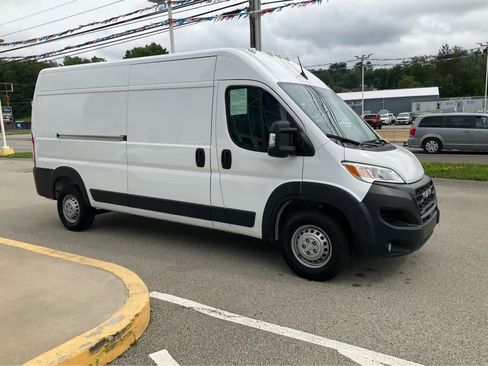 Used 2024 RAM ProMaster 2500 w/ Convenience Group FWD image 3