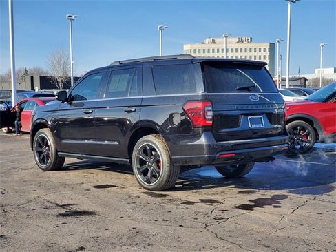 Used 2024 Ford Expedition Limited image 3