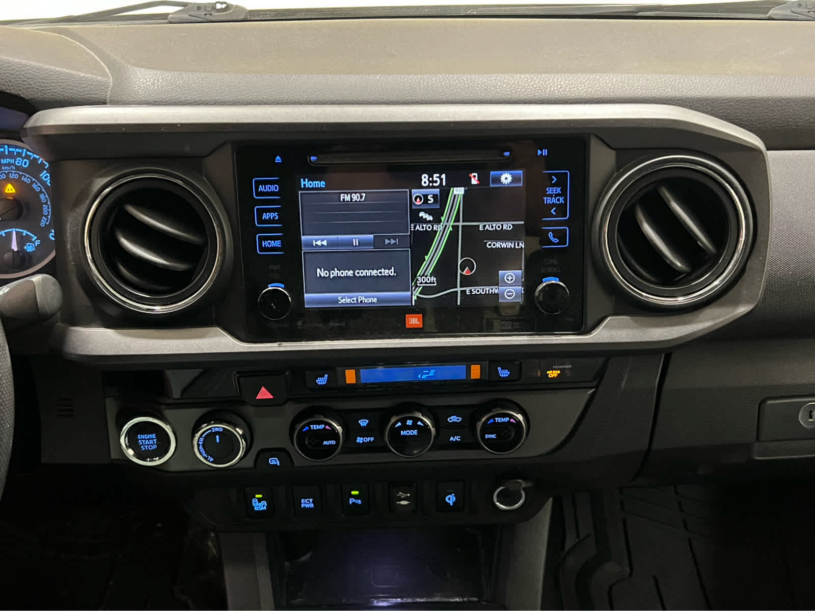 Used 2017 Toyota Tacoma TRD Sport AWD/4WD image 17