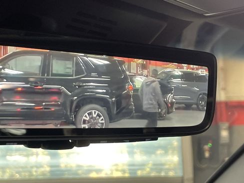 Used 2025 Lexus LX 700h Overtrail image 37