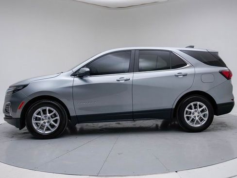 Used 2023 Chevrolet Equinox LT image 2