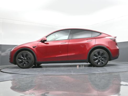 Used 2025 Tesla Model Y Long Range image 27