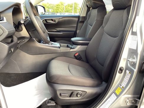 Used 2025 Toyota RAV4 XLE AWD/4WD image 13