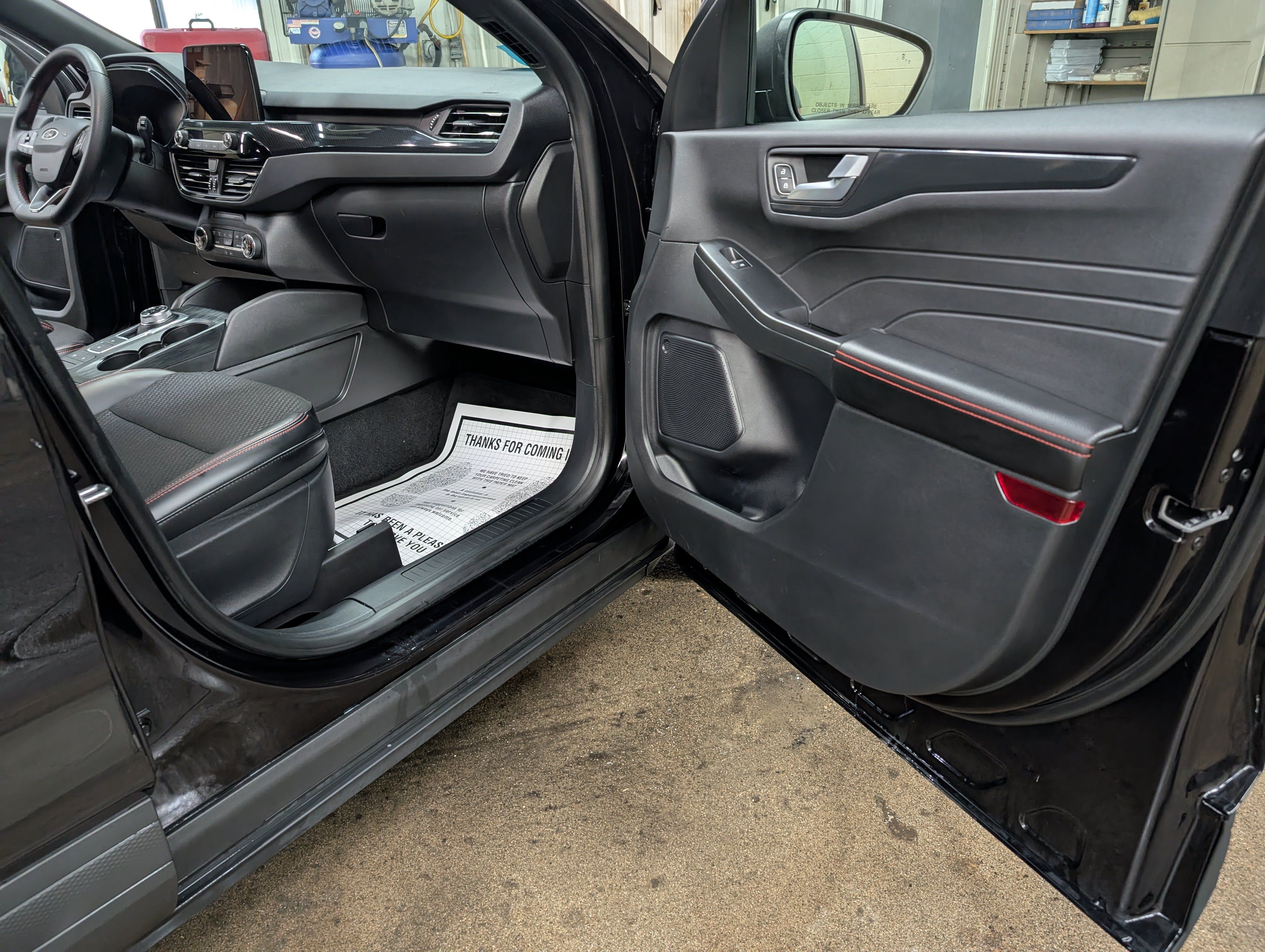 Used 2025 Ford Escape ST-Line AWD/4WD image 4