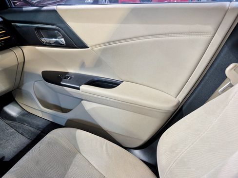 Used 2014 Honda Accord EX image 33