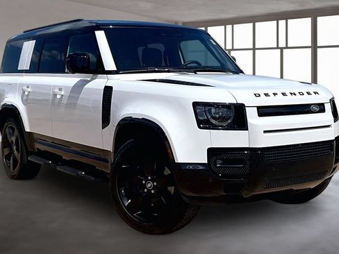 Certified 2025 Land Rover Defender 130 X-Dynamic SE AWD/4WD image 10