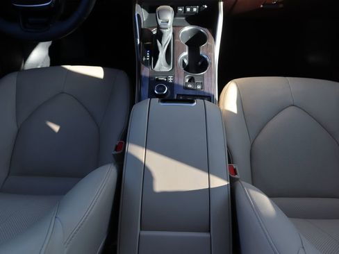 Used 2021 Toyota Highlander Limited image 16