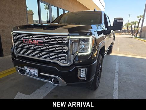 Certified 2022 GMC Sierra 2500 Denali w/ Denali Black Diamond Edition image 2