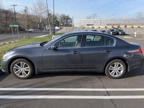 Used 2013 INFINITI G37 x w/ Premium Pkg image 11