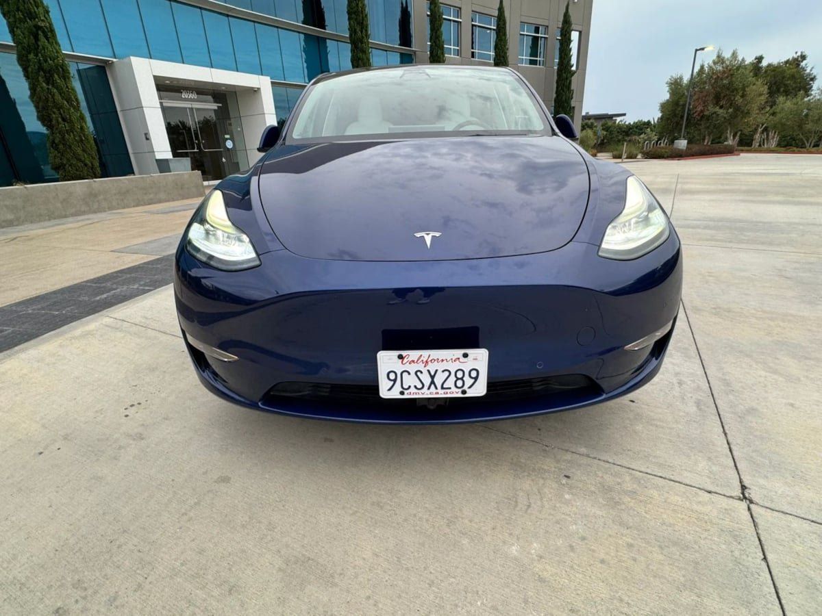 Used 2023 Tesla Model Y Long Range AWD/4WD image 2