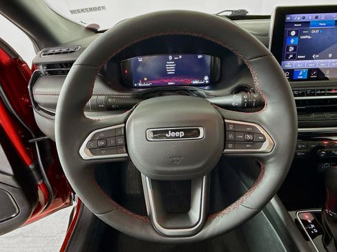 Used 2025 Jeep Compass Trailhawk w/ Trailhawk Elite Group image 11