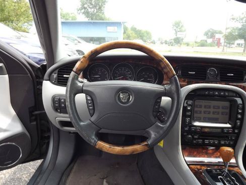 Used 2004 Jaguar XJ8 RWD image 14