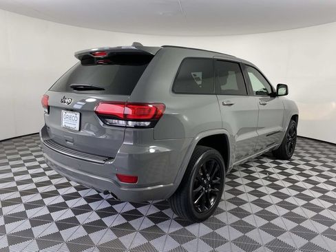 Used 2022 Jeep Grand Cherokee Laredo X AWD/4WD image 9
