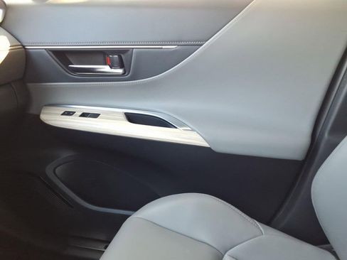 Used 2021 Toyota Venza XLE w/ Carpet Mat Package (TMS) image 27