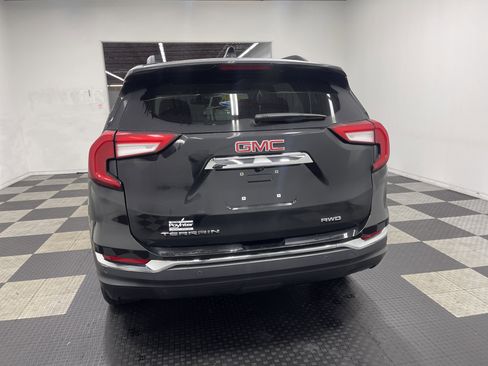 Used 2022 GMC Terrain SLE image 3