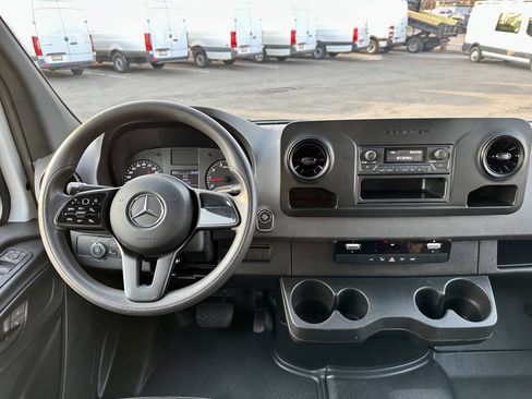 Used 2023 Mercedes-Benz Sprinter 2500 image 18