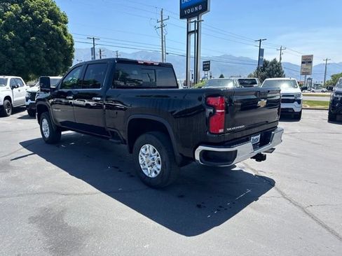 Used 2024 Chevrolet Silverado 2500 LTZ w/ LTZ Convenience Package AWD/4WD image 3