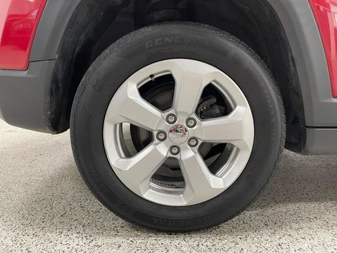 Used 2017 Jeep Compass Latitude FWD image 16