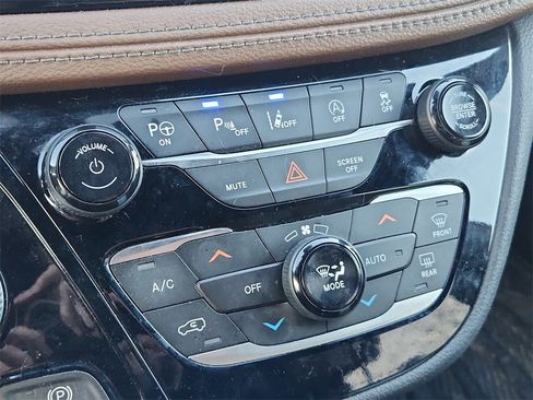 Used 2020 Chrysler Pacifica Limited w/ Advanced Safetytec Group image 29