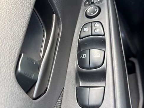 Certified 2025 Nissan Kicks Play S image 29