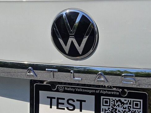 Certified 2021 Volkswagen Atlas Cross Sport SEL R-Line FWD image 32