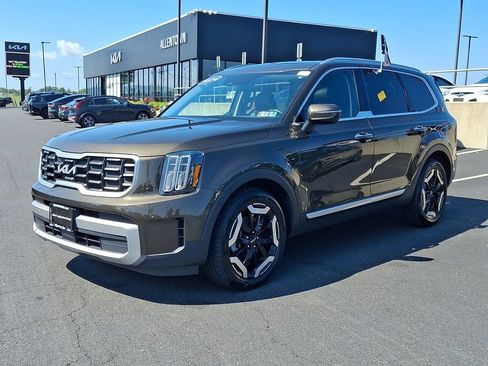 Certified 2024 Kia Telluride S w/ S Sunroof Package AWD/4WD image 3