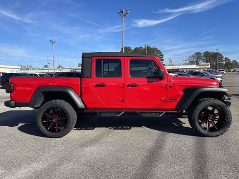 Used 2023 Jeep Gladiator Sport image 2
