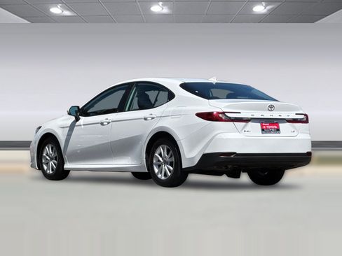 Used 2025 Toyota Camry LE FWD image 3