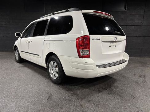Used 2008 Hyundai Entourage image 3