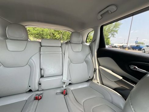 Used 2019 Jeep Cherokee Limited AWD/4WD image 15