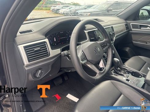 Used 2023 Volkswagen Atlas Cross Sport SE w/ Panoramic Sunroof Package FWD image 13