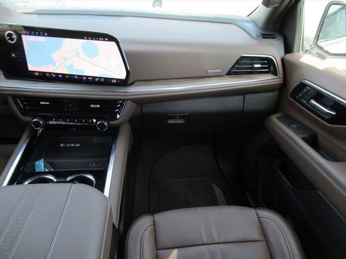 Certified 2025 Chevrolet Suburban High Country image 15