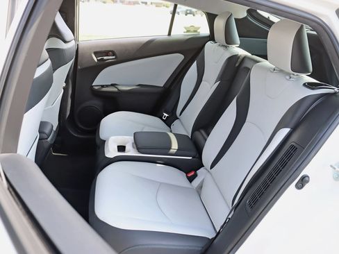 Used 2017 Toyota Prius Prime Premium FWD image 28