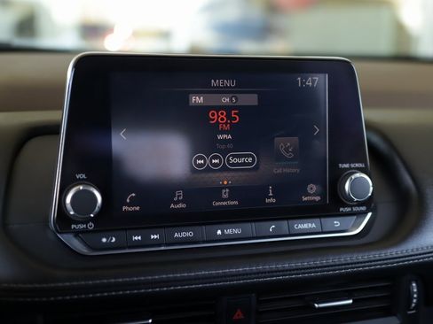 Used 2022 Nissan Rogue S image 12