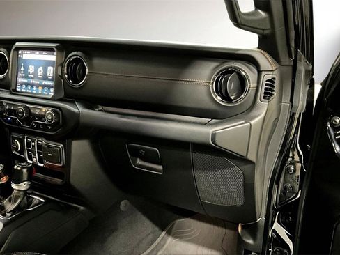 Used 2022 Jeep Wrangler Unlimited Sahara image 25