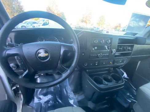 Used 2015 Chevrolet Express 2500 image 23