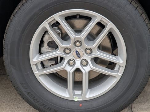 New 2026 Ford Explorer Active RWD image 9