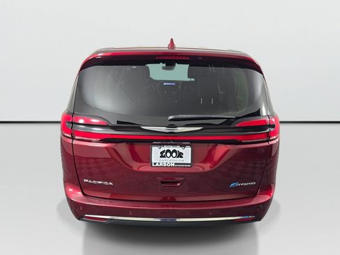 Used 2022 Chrysler Pacifica Limited w/ Uconnect Theater Family Group FWD image 6