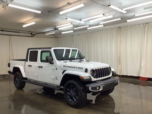 New 2026 Jeep Gladiator Mojave AWD/4WD image 3