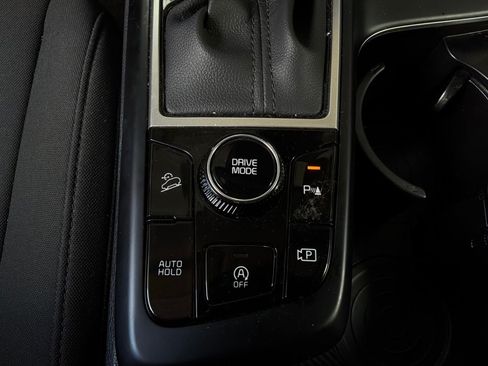 Used 2025 Kia Sportage LX FWD image 21