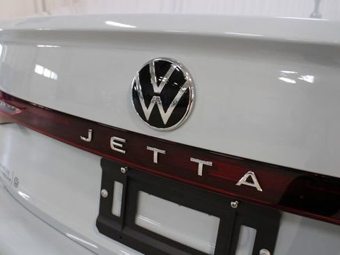New 2026 Volkswagen Jetta SE FWD image 31