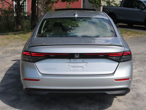 Used 2023 Honda Accord EX image 6