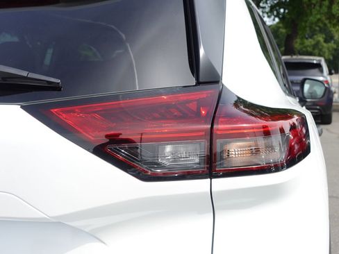 Used 2024 Nissan Rogue S image 7