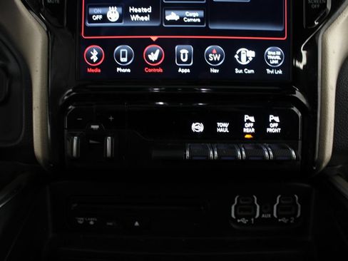 Used 2019 RAM 2500 Laramie AWD/4WD image 8