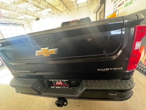 Used 2023 Chevrolet Silverado 2500 Custom w/ Custom Value Package image 6