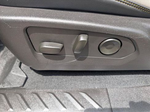Used 2025 Chevrolet Colorado ZR2 w/ Technology Package AWD/4WD image 28