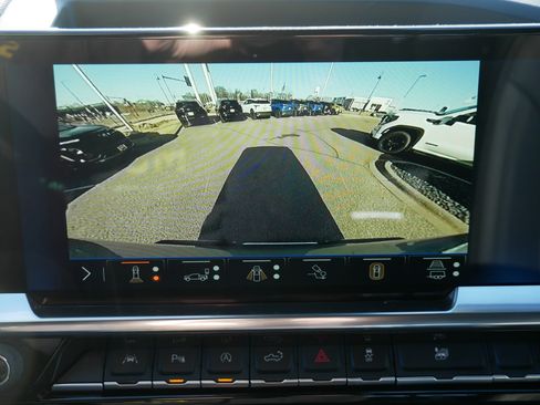 New 2026 Chevrolet Silverado 1500 LTZ w/ LTZ Premium Package AWD/4WD image 10