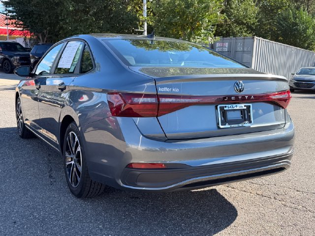 Used 2025 Volkswagen Jetta Sport FWD image 3